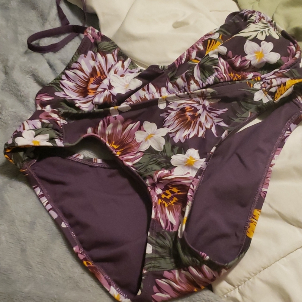 A  Bikini top and bottom